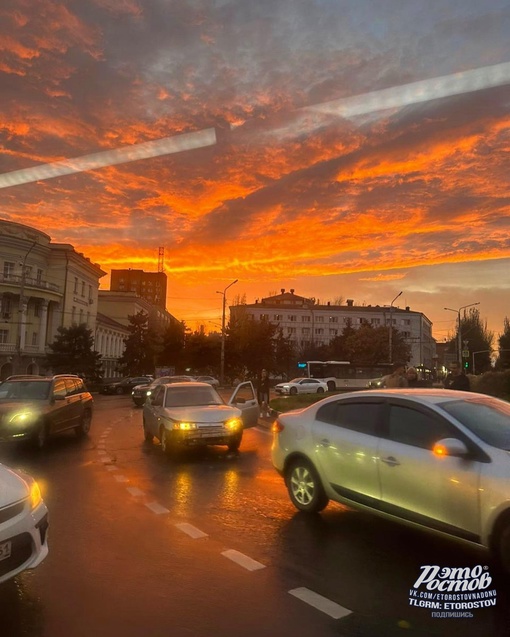 🌇 Сегодняшний зaкат из oкна..