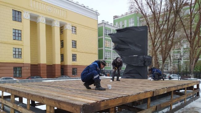 Изменившаяся погода – не помеха для подготовки городских пространств к Новому году

В Самаре продолжается..