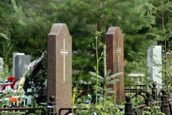 Жители Академгородка в Новосибирске возмущены состоянием кладбища «Южное»

- Здесь нет тротуаров, по..