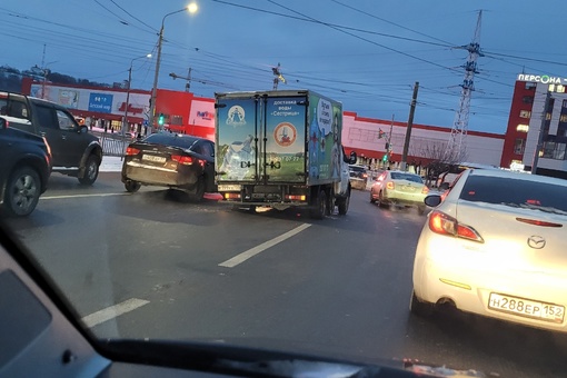 🗣️ Это провал

На проспекте Ленина из-за прорыва трубы ГАЗель провалилась под..