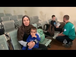 Почти 100 россиян эвакуировали из сектора Газа через КПП «Рафах» на границе с Египтом. В основном, это женщины..