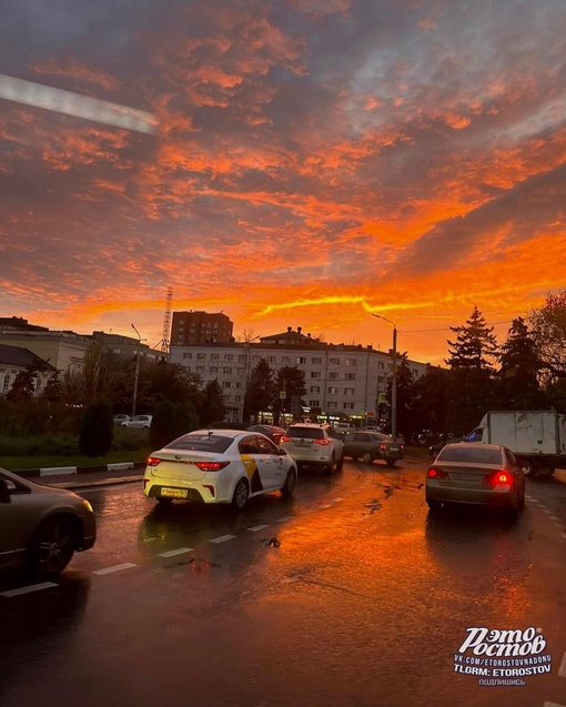 🌇 Сегодняшний зaкат из oкна..