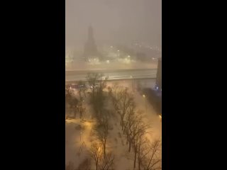 🌨Погодка сегодня мягко говоря на любителя.

Движение на дорогах столицы осложнено из-за..