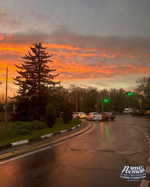 🌇 Сегодняшний зaкат из oкна..