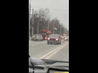 🗣Момент вчерашней жесткой аварии на проспекте Гагарина попал на..