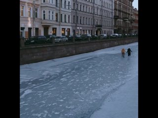 Петербуржцам запретили выходить на лёд до 15 апреля 🙄
 
Запрет действует с 15 ноября 2023 года до 15 апреля 2024..