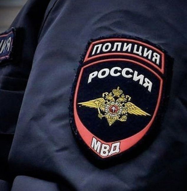 В Орджоникидзевском районе Перми мужчина испугался полицейских, которых вызвали соседи из-за слишком..
