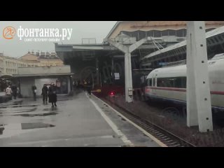 Подросток попал в больницу, прокатившись на «Сапсане» снаружи

В Петербурге экстренные службы подняли с..