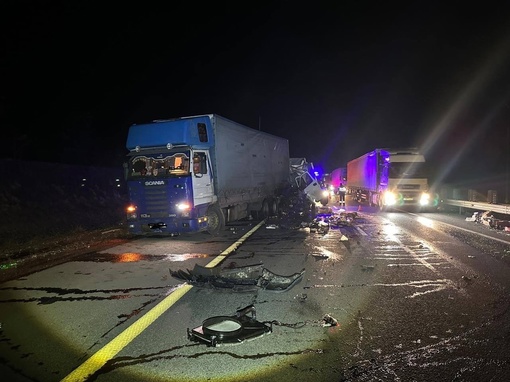 Смертельное ДТП произошло на трассе М-4

На 813 км + 950 м автодороги М-4 «ДОН» 7 ноября в 18:20 часов, вол таль на авто..