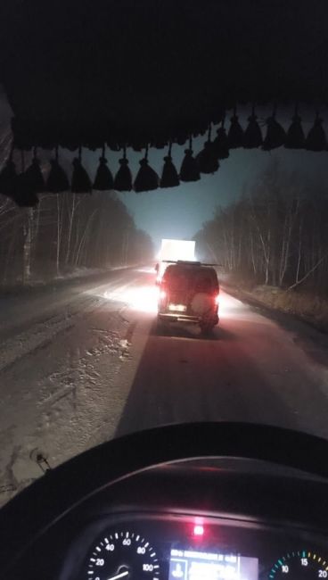 Обстановка на трассах в Челябинской области не очень. Дороги не расчищены, сильный накат и много..