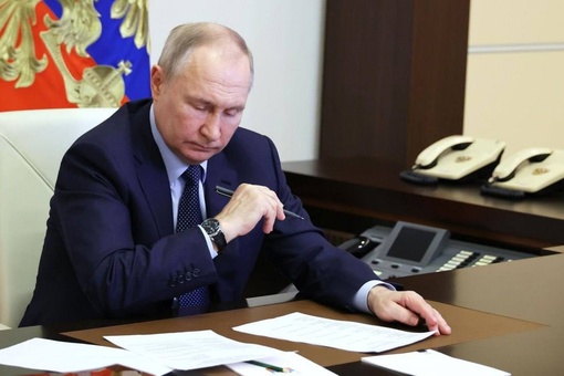 Путин подписал указ о повышении МРОТ на 18,5%

В 2024 году размер МРОТ достигнет 19 242 рубля в месяц. Федеральный..
