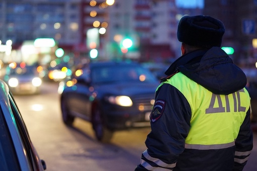 В Перми полицейские открыли огонь по машине, пытавшейся уйти от погони

Ночью на Гайвинской полицейский..