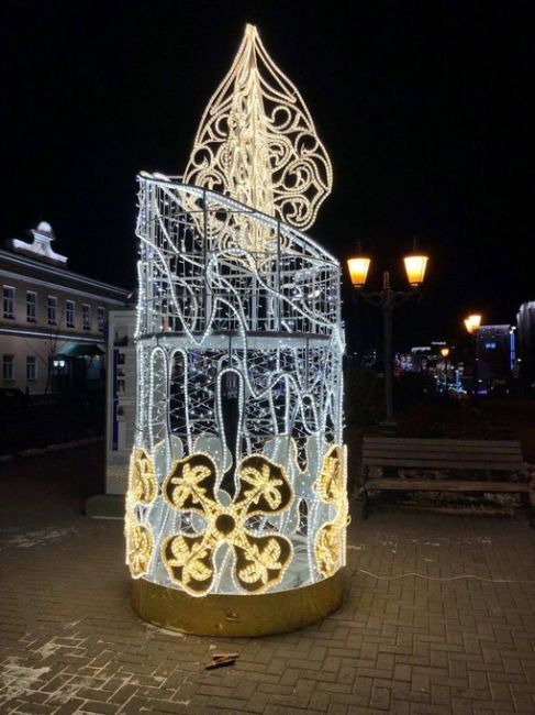 А в Перми продолжают появляться новогодние объекты 😍

Как..