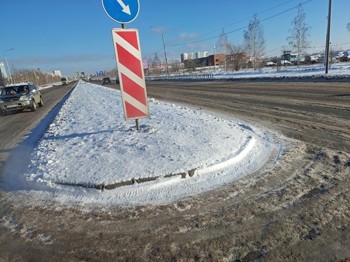 Вот интересно, когда в Омске начнут снег с дорог нормально убирать? Сколько можно деньги воровать и липовые..