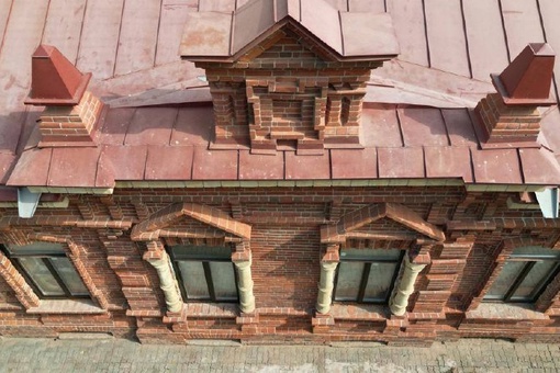 Узнать об историческом здании на вашей улице — легко. 
 
Теперь о достопримечательностях Краснодара можно не..