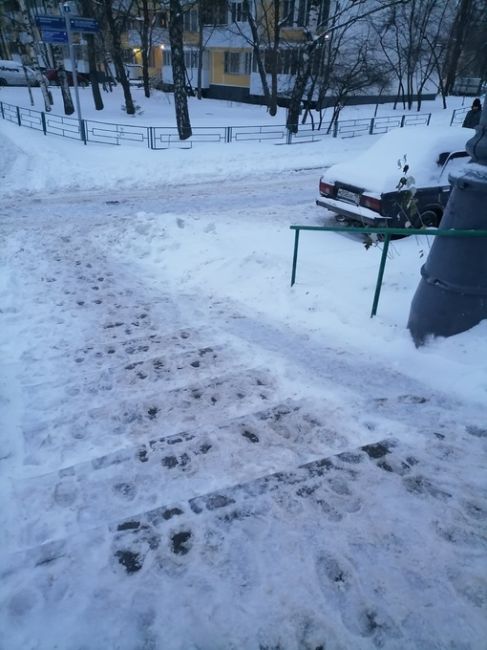 На ул Мурановская ад
. До школ не дойти.. Управа Бибирево..