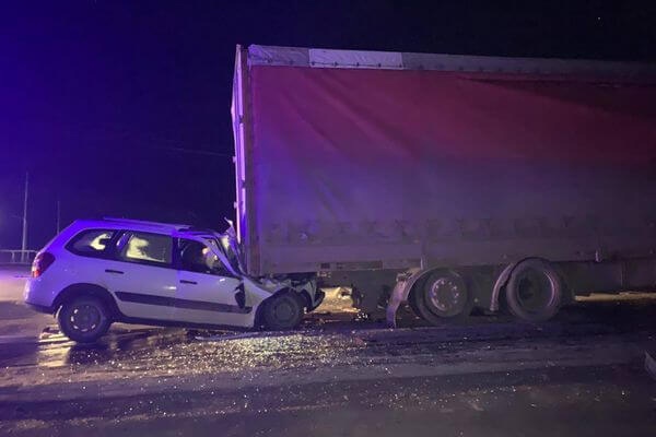 В Самарской области на трассе М‑5 «Калина» врезалась в грузовик, водитель погиб 

ДТП произошло 18 ноября 2023..