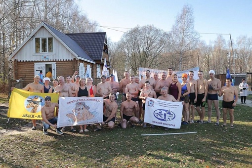 🏊 Нижегородские «моржи» открыли зимний сезон в День народного единства.

Первый заплыв проходил на..