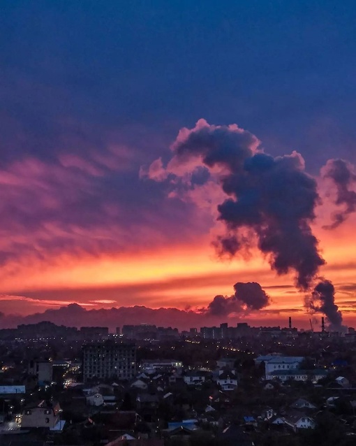 Вечер в Краснодаре 😍

Фото..