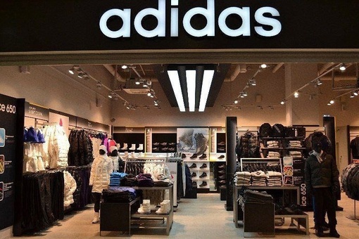 Adidas вернется в Россию после 7 декабря. Немецкий бренд наладил поставки через ОАЭ.

Правда есть несколько "но":..