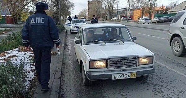 Мигрантов-нелегалов будут ловить на дорогах Новосибирска

В Новосибирске Госавтоинспекция анонсировала..