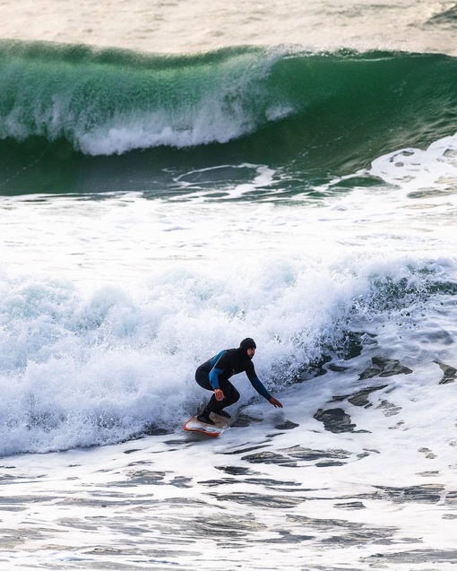 Ноябрь в Новороссийске: серфинг и красивые закаты 🏄‍♂️ 

Фото..