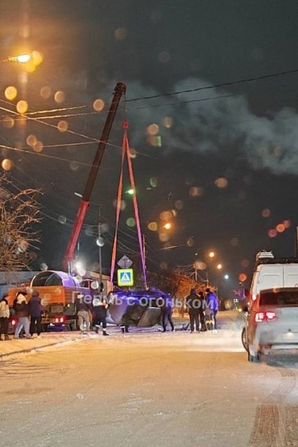 Вчера в Лысьве в траншею теплотрассы провалился автомобиль

Очевидцы рассказали, что машина резко..