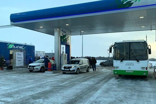 В Самарской области в 2024 году продолжат поддерживать фирмы, переводящие свой транспорт на метан 

Такие..
