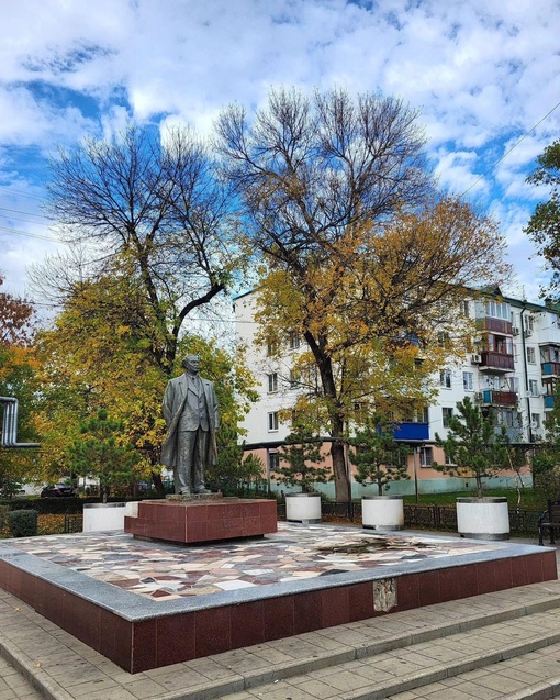 Осенний сквер Бургасский 🍂

Фото..
