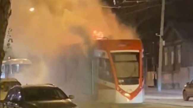 В Самаре на ул. Арцыбушевской загорелся новый белорусский трамвай 
Уже есть один пострадавший 

Вечером в..