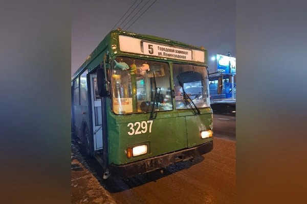 Парня ударило током в новосибирском троллейбусе

ЧП произошло в новосибирском троллейбусе № 5 26 ноября...
