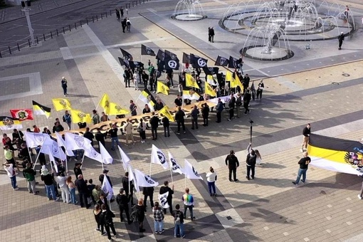 Около 100  краснодарцев сегодня выстроились на Главной городской площади в букву Z в честь Дня народного..