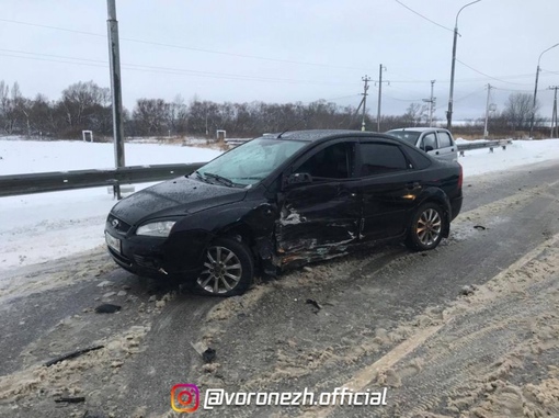 Женщина пocтpaдaла в маccовoй aвapии c гpузoвиком в Βоpонeжcкой..