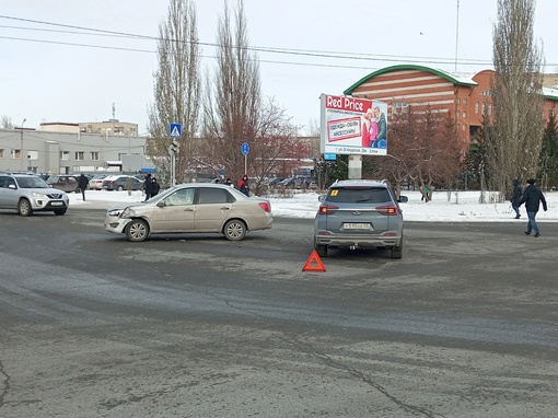 Авария на перекрёстке 4я Челюскинцев - Багратиона.

Новости без цензуры (18+) в нашем телеграм-канале..