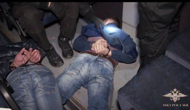 В Ростовской области задержали трех мужчин за похищение девочки-подростка. 
 
Преступники украли 16-летнюю..