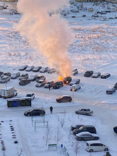 Во дворе Амура-2 во время отогрева загорелся автомобиль BMW

Сегодня, 12 декабря, жители нового микрорайона..