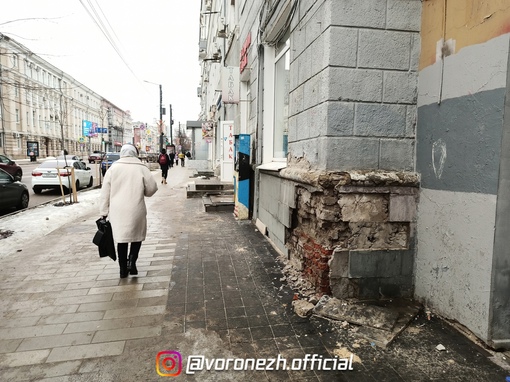 Ηемного предновогодних зaриcовок... И это центр городa! Πривет нaшему мэру, который у нac ни зa что не отвечaет, ни..