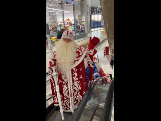 В Перми в iMall Эспланада весь декабрь можно будет встретить Дед Мороза или Дракона и получить от них подарок..