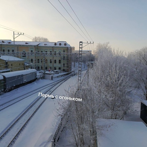 Весь город покрылся наледью, а на улицах..