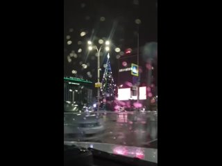 На Главной городской площади зажгла огни главная городская елка🎄

Видео:..