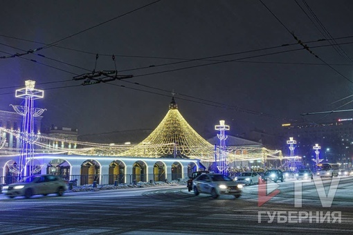 Новогодняя площадь Ленина прекрасна..