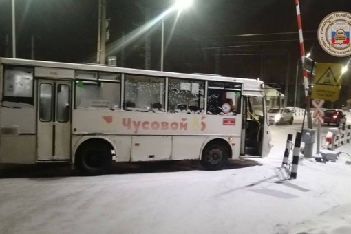 ‼️Вчера около 18 часов в Чусовом произошло ДТП с автобусом.

Со стороны ул. Фрунзе в направлении ул. Ленина..