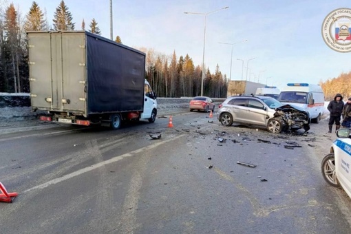 Вчера на Восточном обходе Перми произошло смертельное ДТП. Погибла 16-летняя девушка-пассажир.

Водитель..