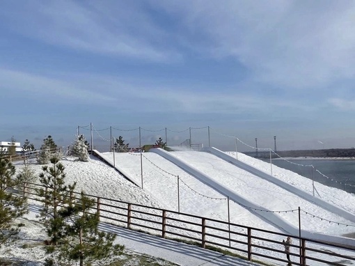 Тем временем, в парке ЦПКиО настоящая снежная зимушка-зима ❄☃

Кстати, посмотрите какой шикарный панорамный..