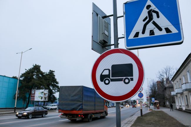 Власти Ростова закроют въезд грузовиков в город на время новогодних праздников. Об этом заявил замглавы..