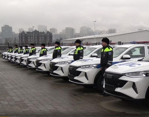 Донские автоинспекторы получили новые китайские машины.

Служебный автопарк полицейских пополнился 78..