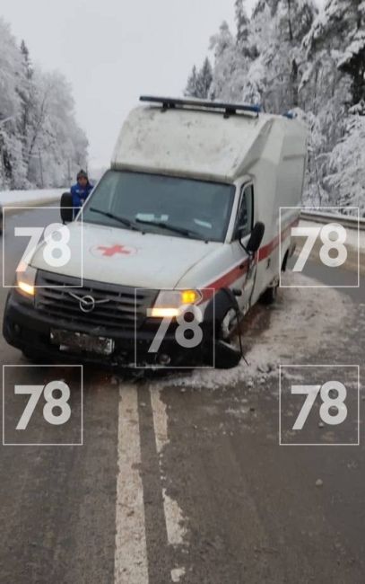 Скорая помощь не смогла добраться до пациента, попав в аварию на Выборгском шоссе 
 
Сегодня экипаж ехал на..