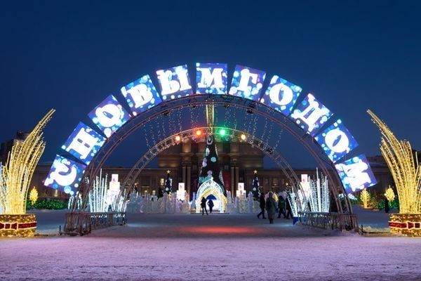 На площади Куйбышева в Самаре установят световые арки и комплекс «Часы» 

Украшения появятся 29 декабря 2023..