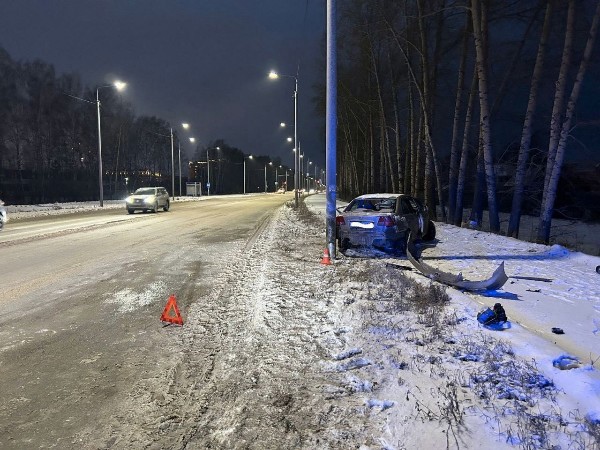 На Добросельской Хонда врезалась в опору освещения

Пострадали женщина и ребенок

Вчера, в 16:40, водитель 1997..