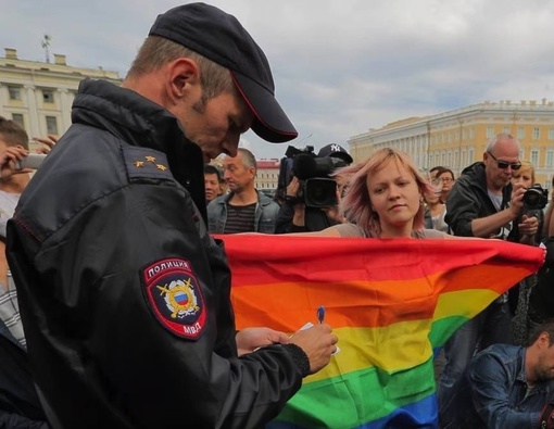 ЛГБТ — В С Ё. 

Движение ЛГБТ запретили в России и признали его экстремистской организацией. 

Решение о..